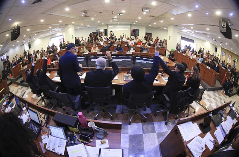 Diputados mexicanos discuten sobre la legalización de la marihuana