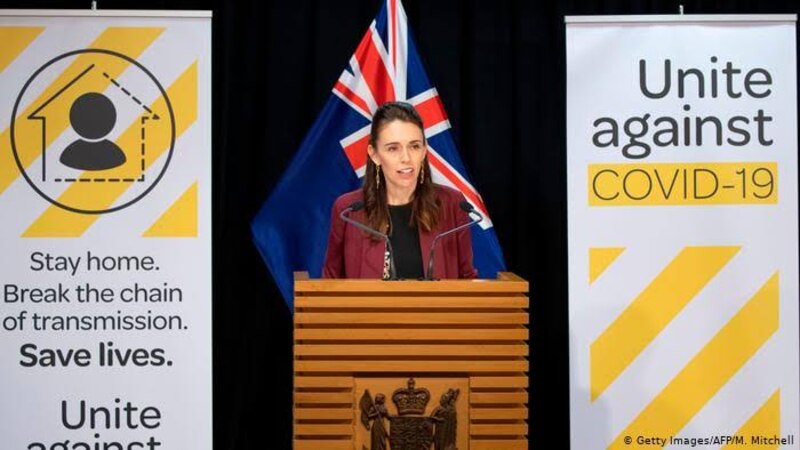La primera ministra de Nueva Zelanda, Jacinda Ardern, da un discurso sobre la pandemia de COVID-19.