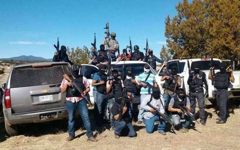 Sicarios encapuchados y armados con rifles de asalto en México