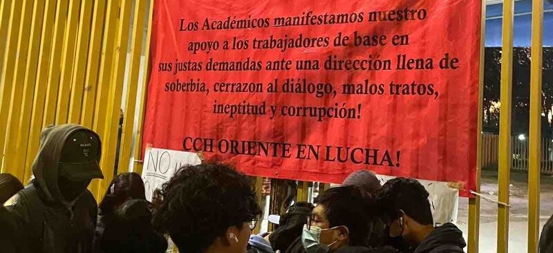 Académicos de la UNAM se manifiestan en apoyo a trabajadores de base
