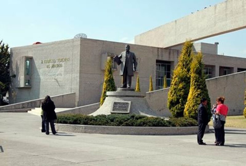Monumento a Benito Juárez en Ciudad Universitaria