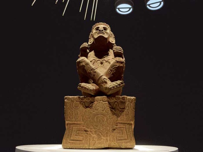 Estatua de un dios azteca