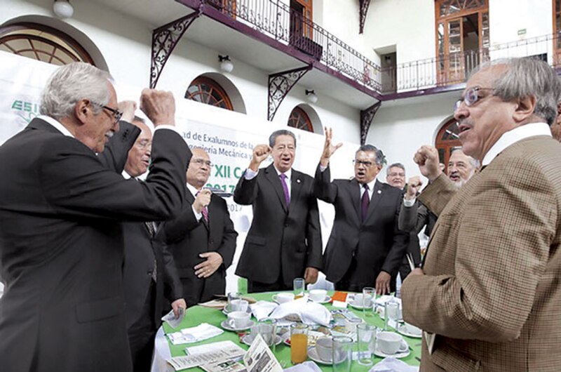 AMLO y Meade se reúnen en privado