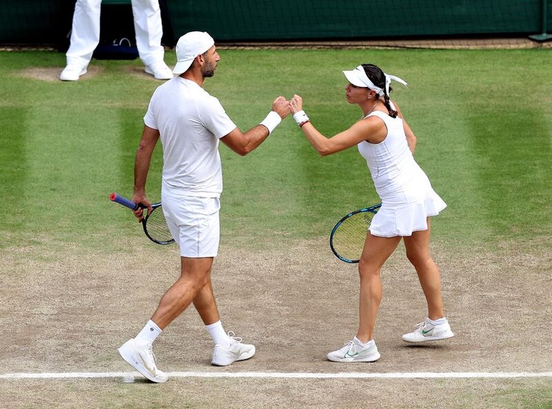 La pareja de tenistas celebra su victoria en Wimbledon