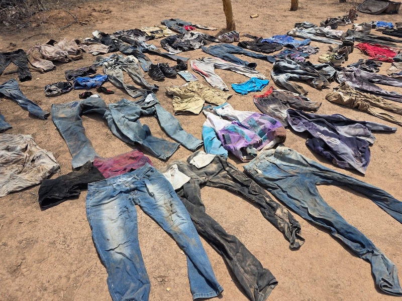 Ropa encontradas junto a restos humanos en fosas en Sonora