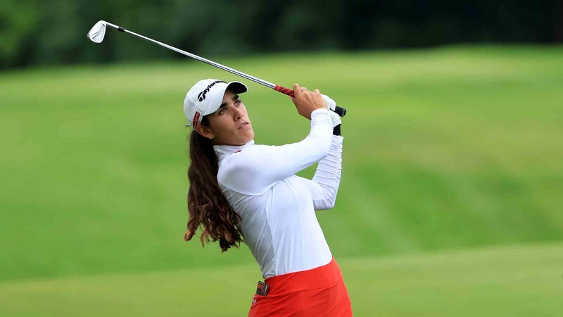 La golfista profesional española Carlota Ciganda en acción durante un torneo.