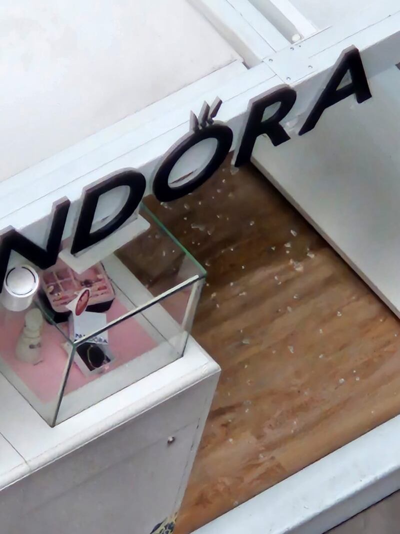 Rotura de cristal en la tienda Pandora