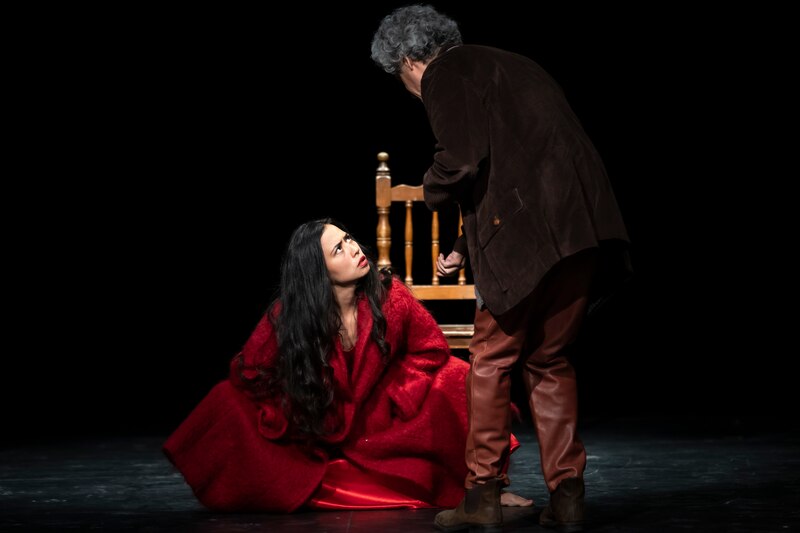 La mujer de rojo
