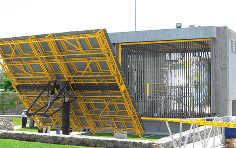 Seguidor solar de dos ejes.