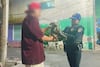 Rescatan a 2 perritos atrapados en Álvaro Obregón e Iztapalapa