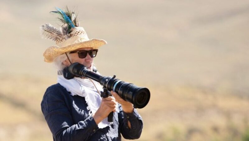 La directora de fotografía Ari Wegner en el set de la película "The Power of the Dog"