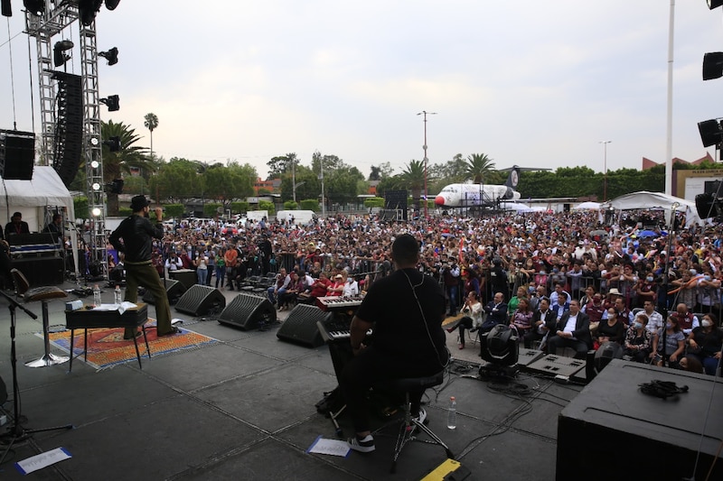 Multitudinario concierto de rock en la Ciudad de México