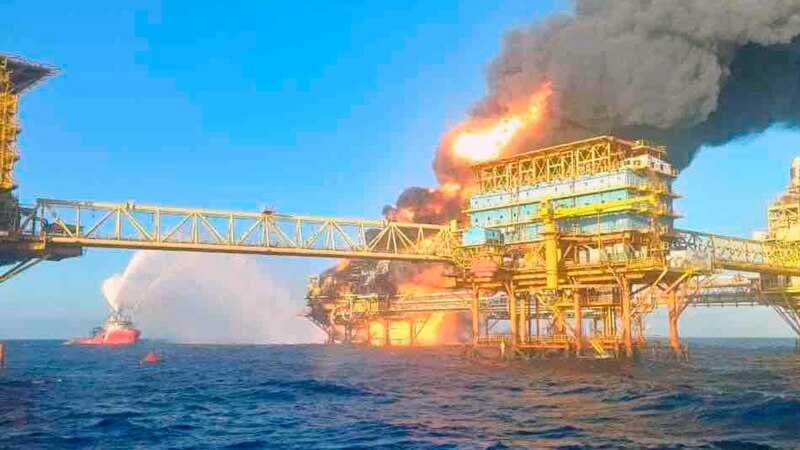 Incendio en plataforma petrolera