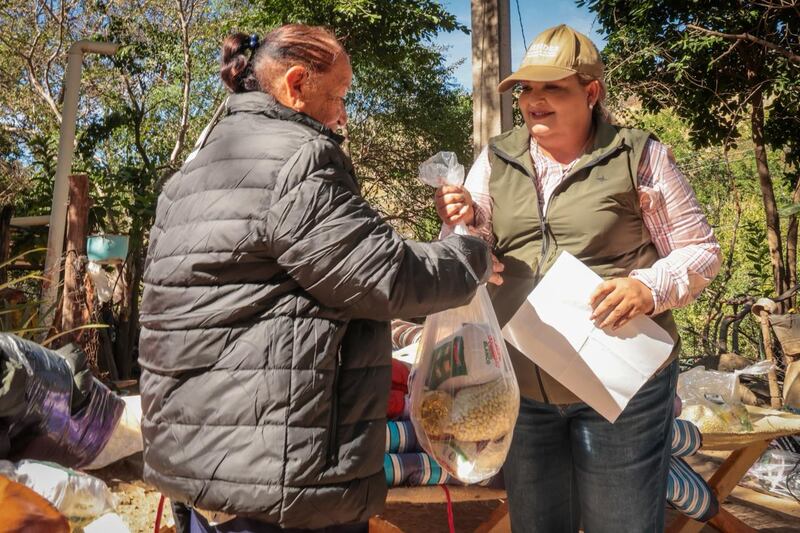 El Gobierno de Sinaloa realizó una jornada integral en comunidades rurales de Culiacán para acompañar a familias desplazadas que han vuelto a sus hogares