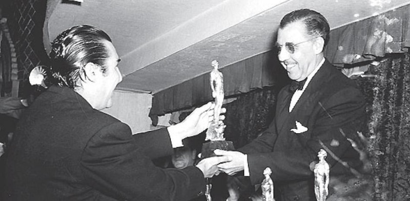 Cantinflas recibe el Oscar honorífico