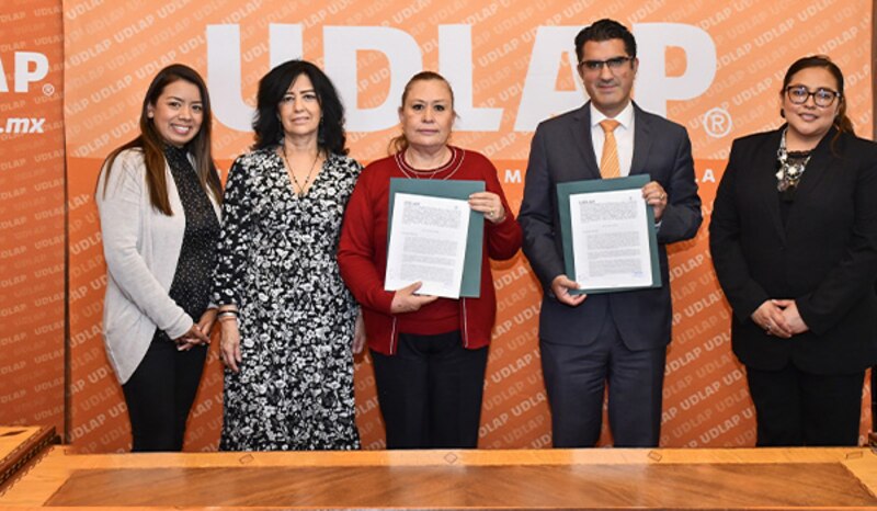 Firma de convenio entre la UDLAP y el Colegio de Ingenieros Civiles de Puebla