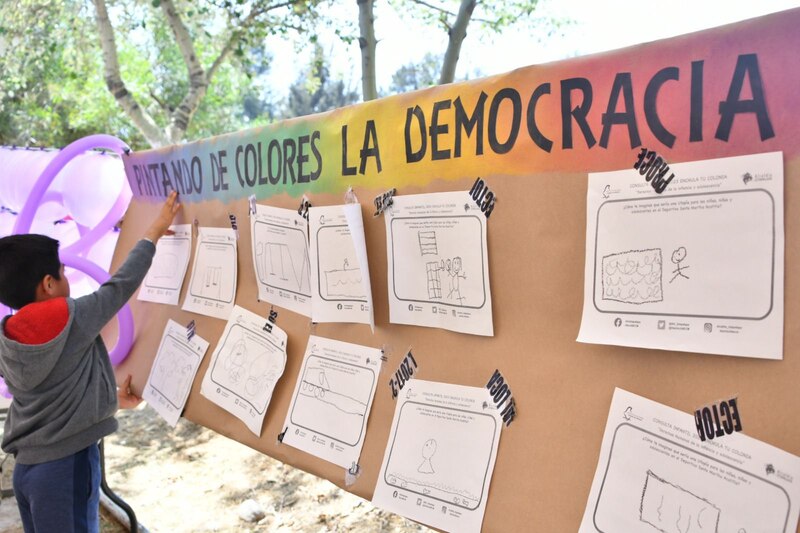 Pintando de colores la democracia