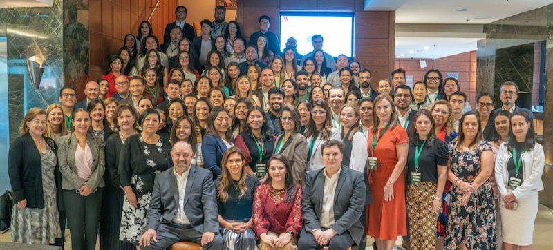 Participantes de la 34ª Reunión Plenaria del Consejo de la Industria de Cosméticos, Aseo Personal y Cuidado del Hogar (CACIC)
