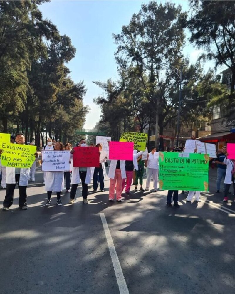 Enfermeras y médicos protestan por mejores condiciones laborales