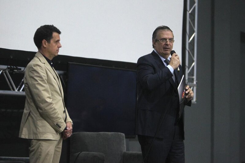 El presidente da un discurso ante una audiencia.