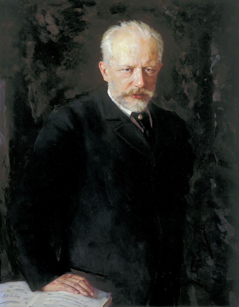 Se observa un óleo con el retrato de Chaikosvki hecho por los artistas Nikolai Kuznetsov y Nikolai Dimitriyevich Kuznetsov. Chaikovski es uno de los principales compositores rusos cuya música pervive hasta nuestros días.