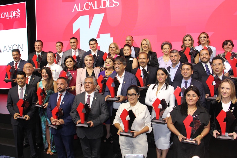 Alcaldes de México reciben premio