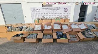 Decomisan más de 5.4 millones de cigarros en el AICM; cargamento de Singapur ocultaba tabaco en lugar de bocinas