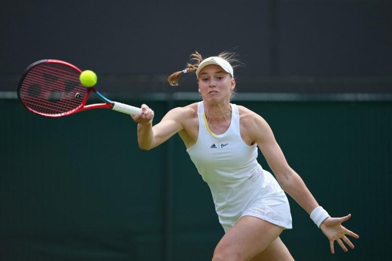 La tenista española Paula Badosa en acción durante un partido de tenis