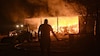Incendio fuera de control en Atenas deja saldo de un muerto