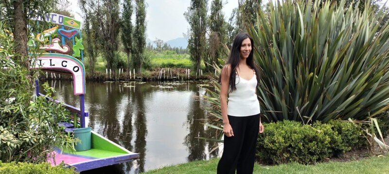 Mujer en Xochimilco
