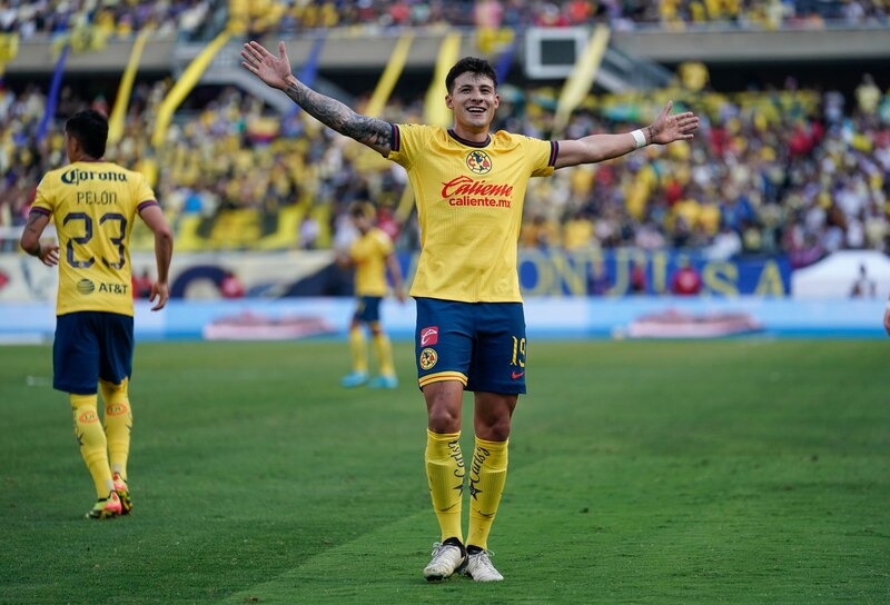 ¡Golazo de Santiago Giménez!