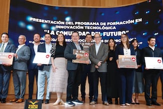 Querétaro consolida Vanguardia Digital con entrega de 10 mil becas Santander para talento tecnológico