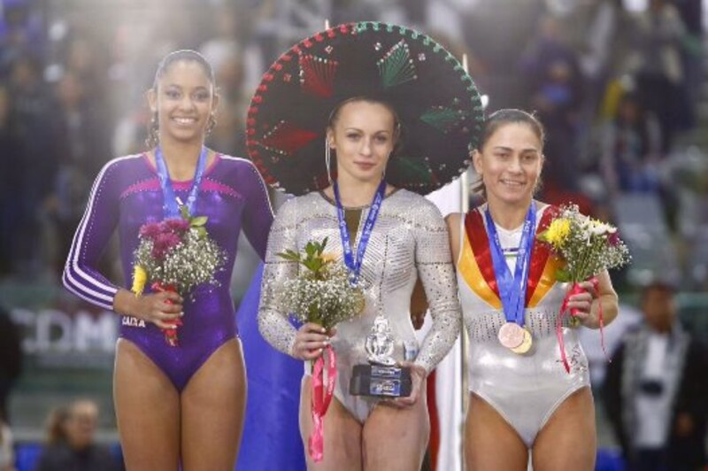 Gimnastas en el podio