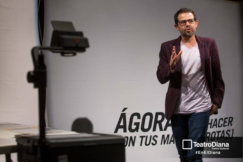El actor mexicano Gael García Bernal durante una conferencia de prensa.
