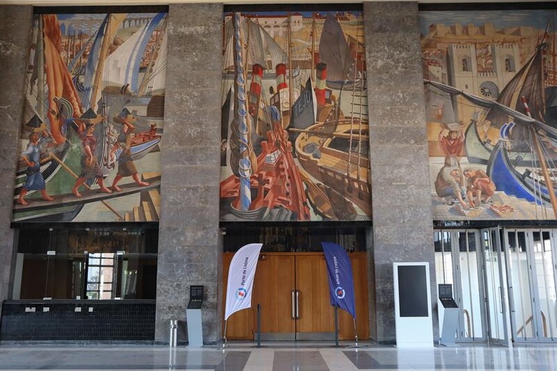 Mural en el interior de la Estación Marítima de Valencia