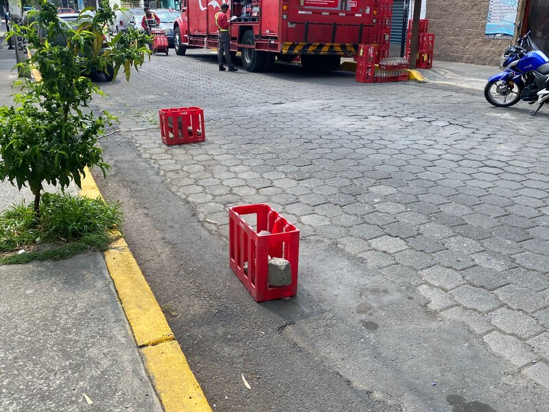 Cajas de Coca-Cola en la calle