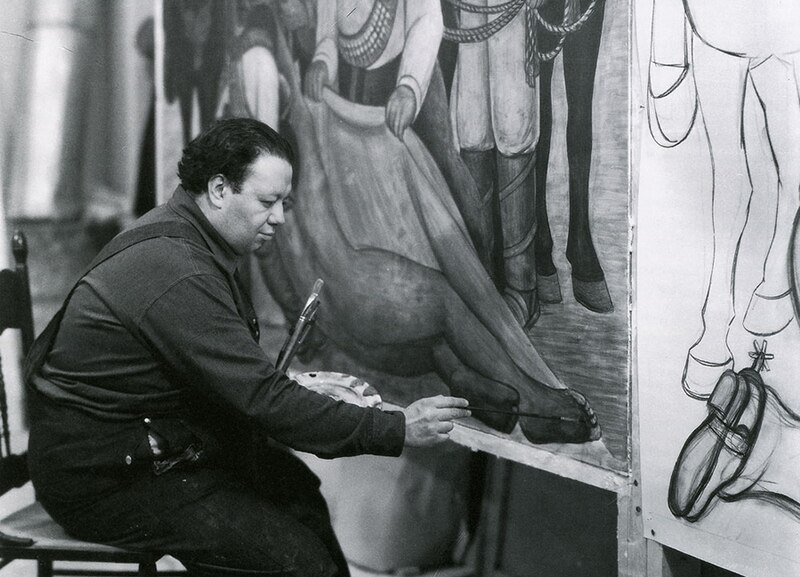 Diego Rivera pintando un mural