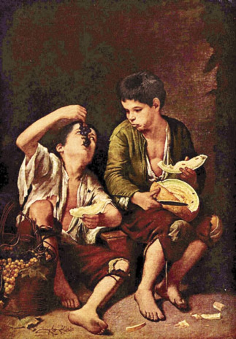 Niños comiendo uvas y melón