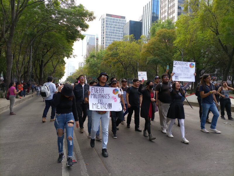 Marcha contra la presencia militar en el metro de la Ciudad de México