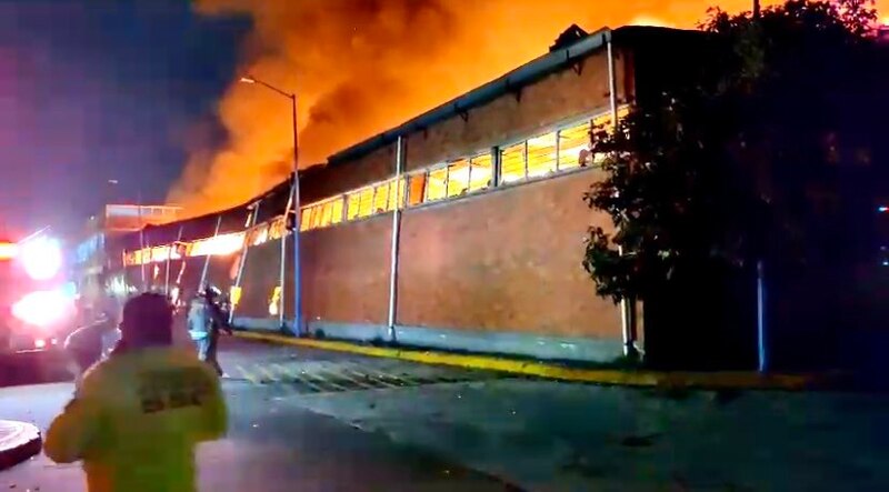 Incendio en una fábrica de colchones en Madrid