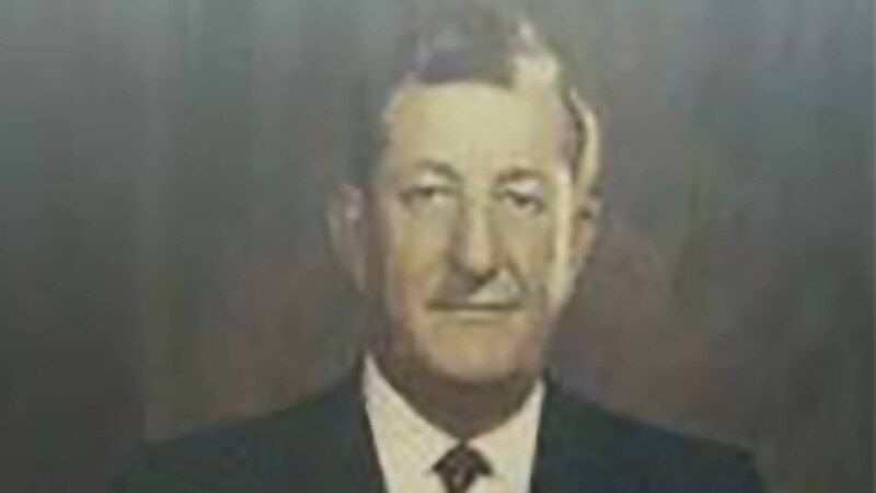 Retrato de un hombre serio