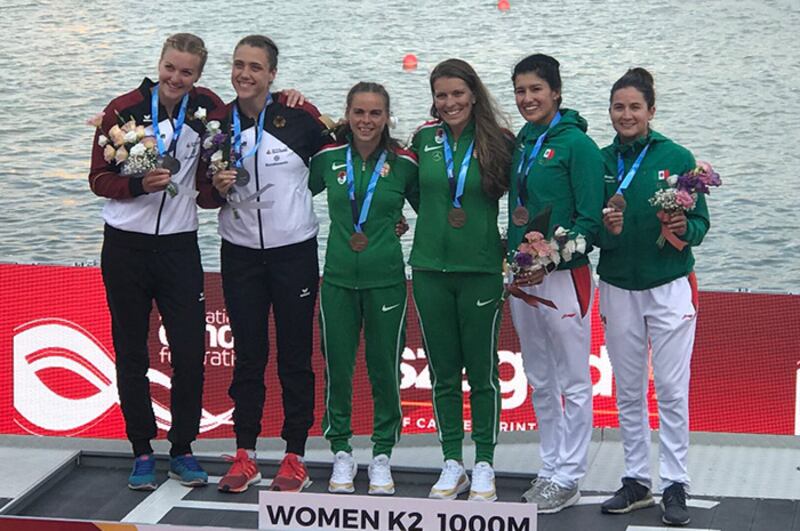 Mujeres en el podio de K2 1000m