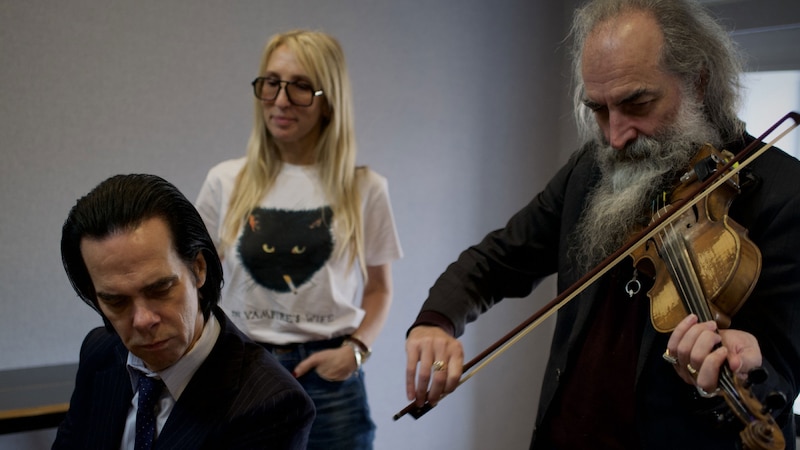 Nick Cave, Warren Ellis y Marianne Faithfull en el estudio