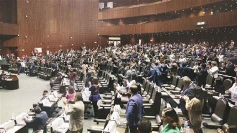 Diputados mexicanos durante una sesión en el Congreso