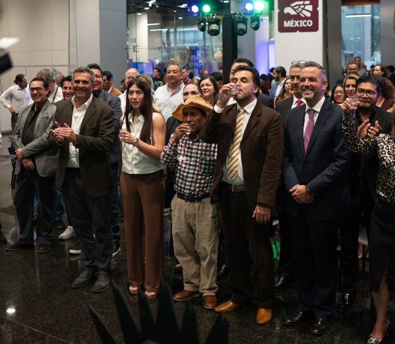 Con un crecimiento global del 14% anual y más de 265 mil empleos generados, la industria del mezcal se consolida como una de las más dinámicas del país y un pilar para el desarrollo de comunidades productoras