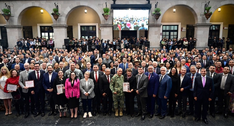 Entrega de premios a los mejores profesores de México