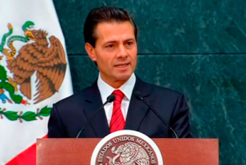 El presidente de México, Enrique Peña Nieto, da un discurso.
