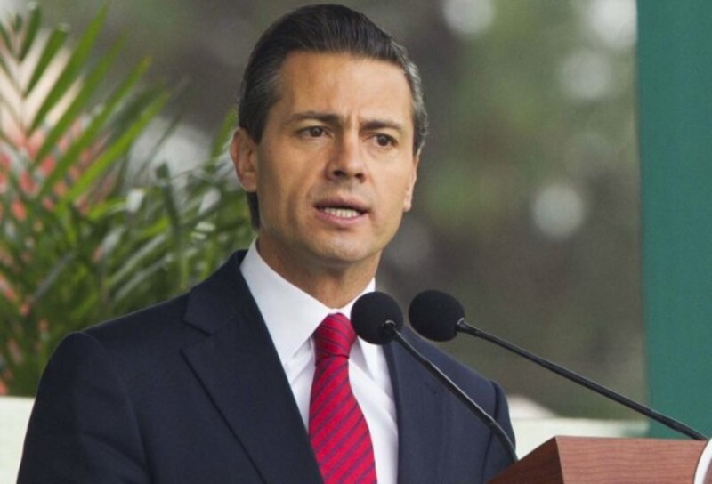 El presidente Enrique Peña Nieto da un discurso.