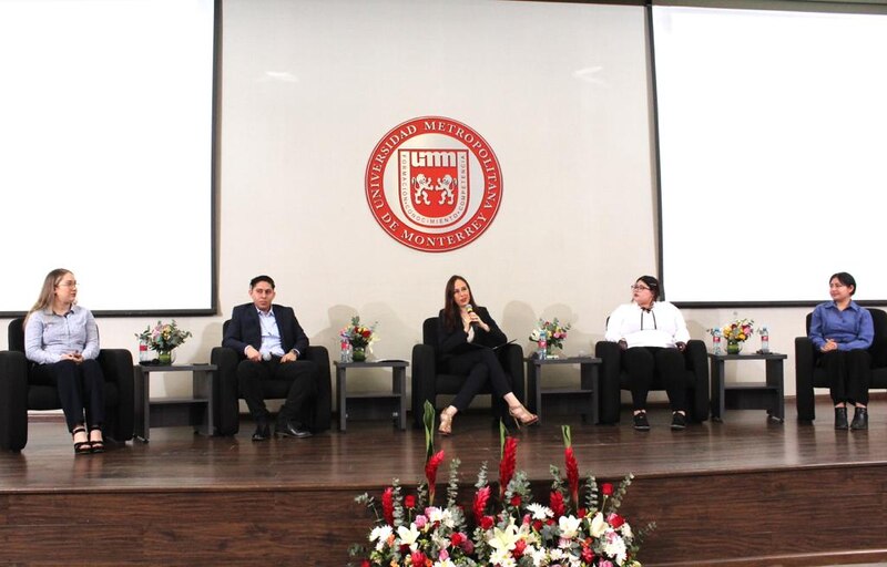 Panel de discusión en la Universidad Metropolitana de Monterrey