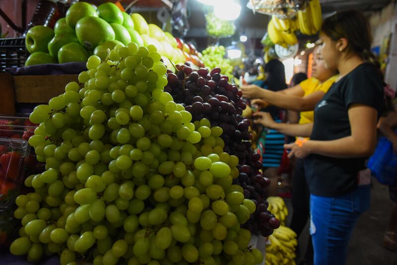 Uvas para Año Nuevo Además de ser parte de la tradición, la uva aporta beneficios a la salud y tiene precios muy distintos según la variedad y el lugar de compra, de acuerdo con un análisis de Profeco realizado en diciembre.
